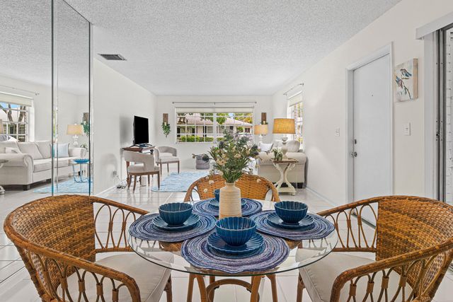 10098 S 40th Drive S, Boynton Beach, FL 33436