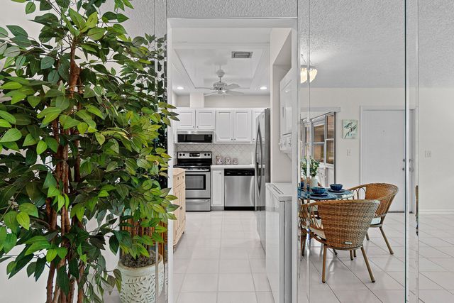 10098 S 40th Drive S, Boynton Beach, FL 33436