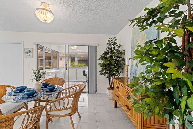 10098 S 40th Drive S, Boynton Beach, FL 33436
