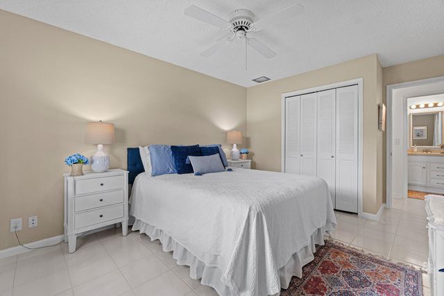 10098 S 40th Drive S, Boynton Beach, FL 33436