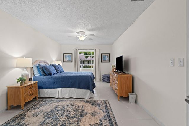 10098 S 40th Drive S, Boynton Beach, FL 33436