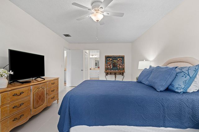 10098 S 40th Drive S, Boynton Beach, FL 33436