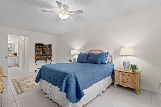 10098 S 40th Drive S, Boynton Beach, FL 33436