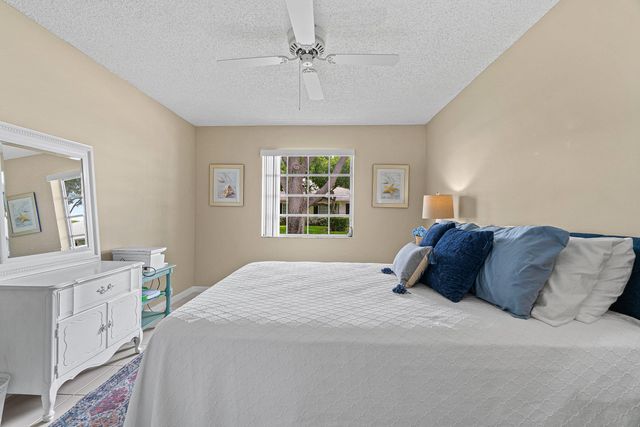 10098 S 40th Drive S, Boynton Beach, FL 33436