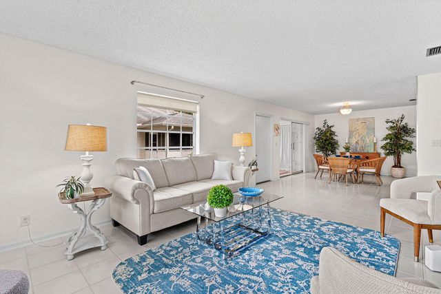 10098 S 40th Drive S, Boynton Beach, FL 33436