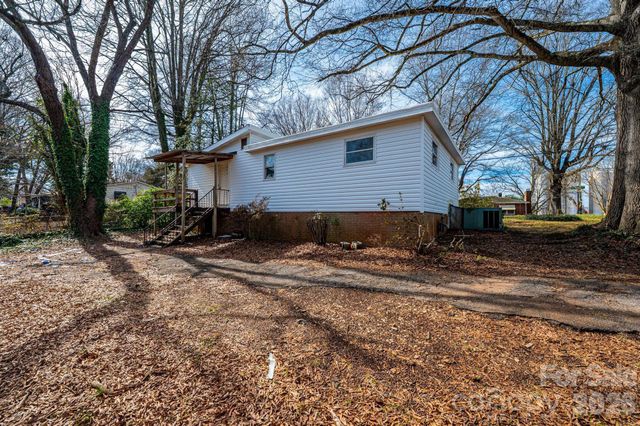 25 N Davis Avenue, Newton, NC 28658