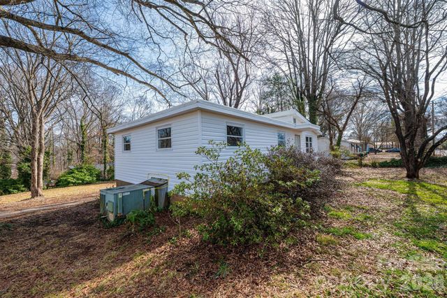 25 N Davis Avenue, Newton, NC 28658