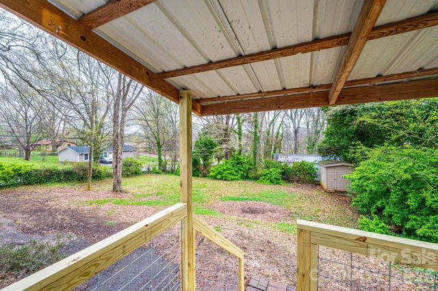 25 N Davis Avenue, Newton, NC 28658