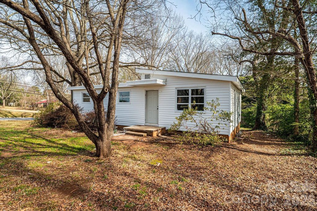 25 N Davis Avenue, Newton, NC 28658
