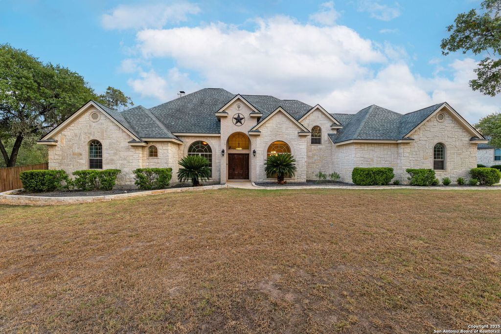 140 Legacy Trail Dr, La Vernia, TX 78121
