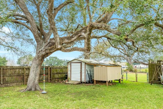 1420 Camellia Drive, Sweeny, TX 77480