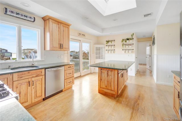 15 Marlin Road, East Quogue, NY 11942