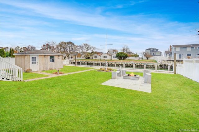 15 Marlin Road, East Quogue, NY 11942