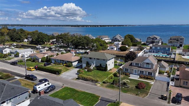 15 Marlin Road, East Quogue, NY 11942