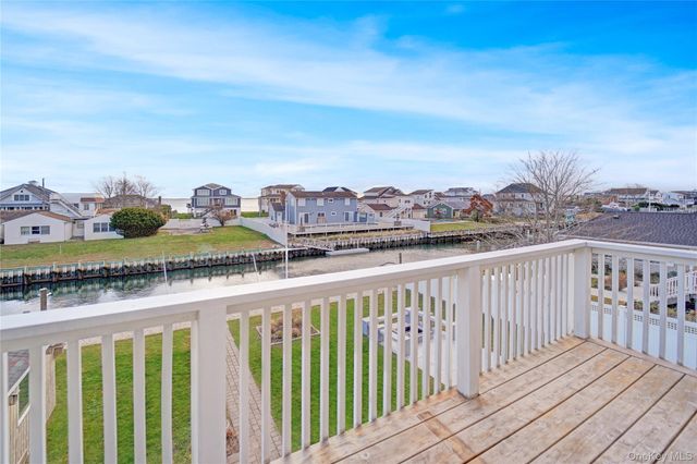 15 Marlin Road, East Quogue, NY 11942