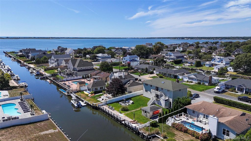 15 Marlin Road, East Quogue, NY 11942