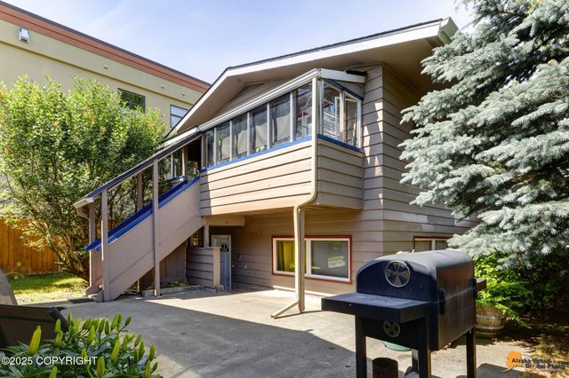 432 W 10th Avenue, Anchorage, AK 99501