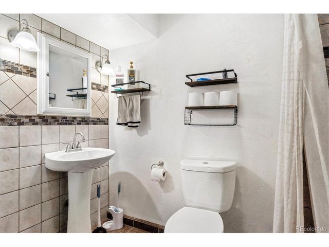 3025 S Delaware St, Englewood, CO 80110