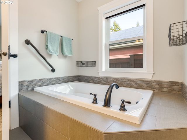 2799 Ne DESTINY Dr, Mc Minnville, OR 97128