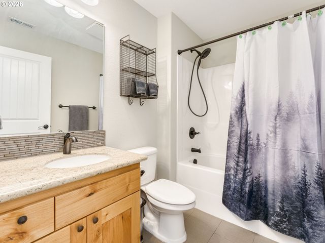 2799 Ne DESTINY Dr, Mc Minnville, OR 97128