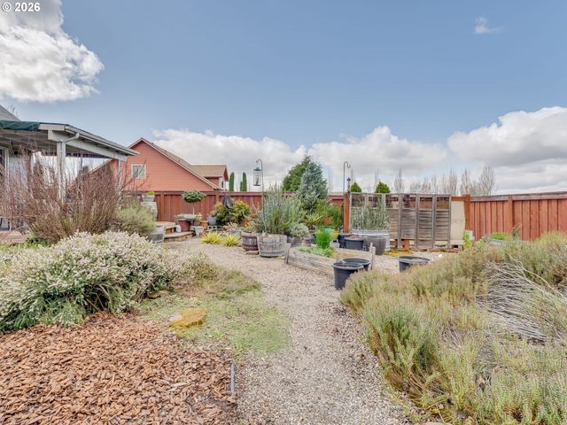 2799 Ne DESTINY Dr, Mc Minnville, OR 97128