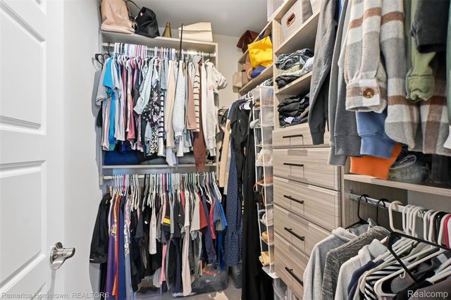 230 Sydney Court S, Plymouth, MI 48170