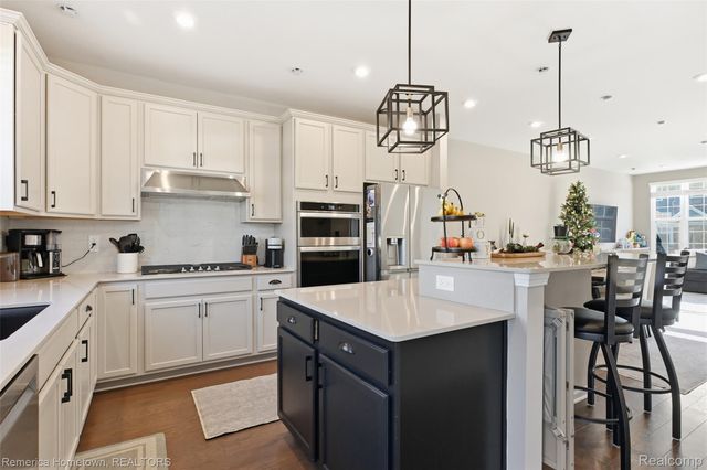 230 Sydney Court S, Plymouth, MI 48170