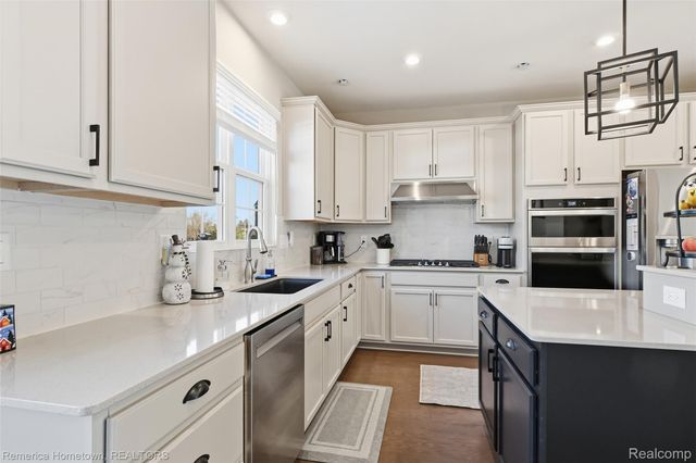 230 Sydney Court S, Plymouth, MI 48170