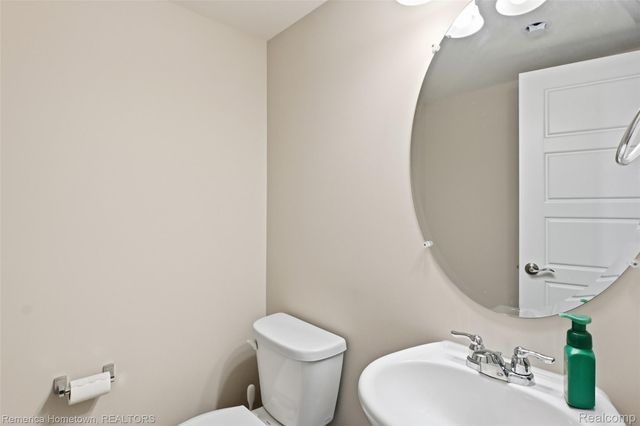 230 Sydney Court S, Plymouth, MI 48170