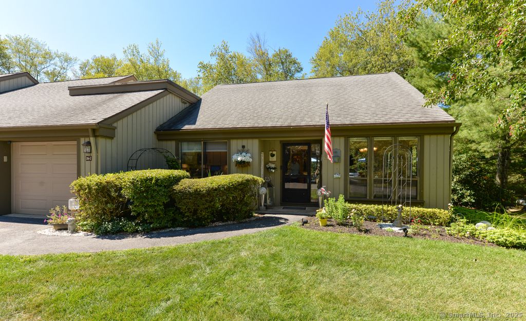 26 Heritage Crest C, Southbury, CT 06488