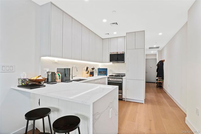 379 Ocean Parkway 3A, Brooklyn, NY 11218