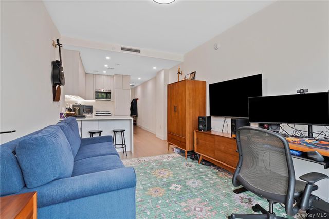 379 Ocean Parkway 3A, Brooklyn, NY 11218