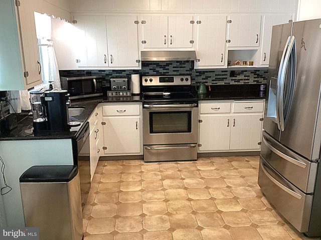 120 HUNT CLUB LN, Newtown Square, PA 19073