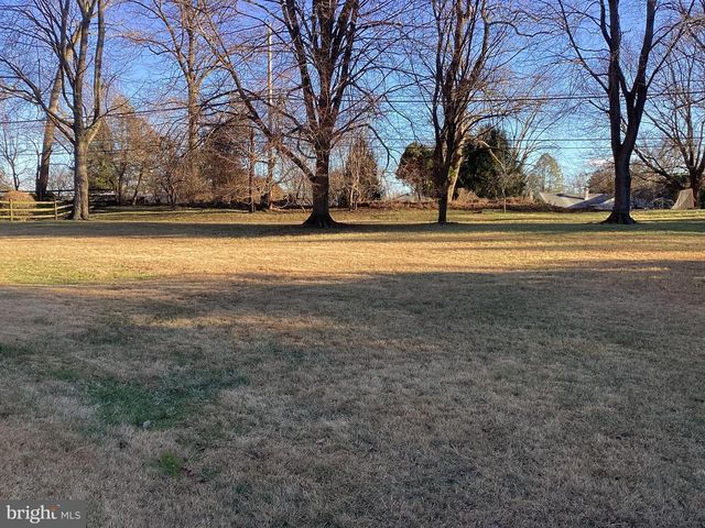 120 HUNT CLUB LN, Newtown Square, PA 19073