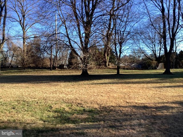 120 HUNT CLUB LN, Newtown Square, PA 19073