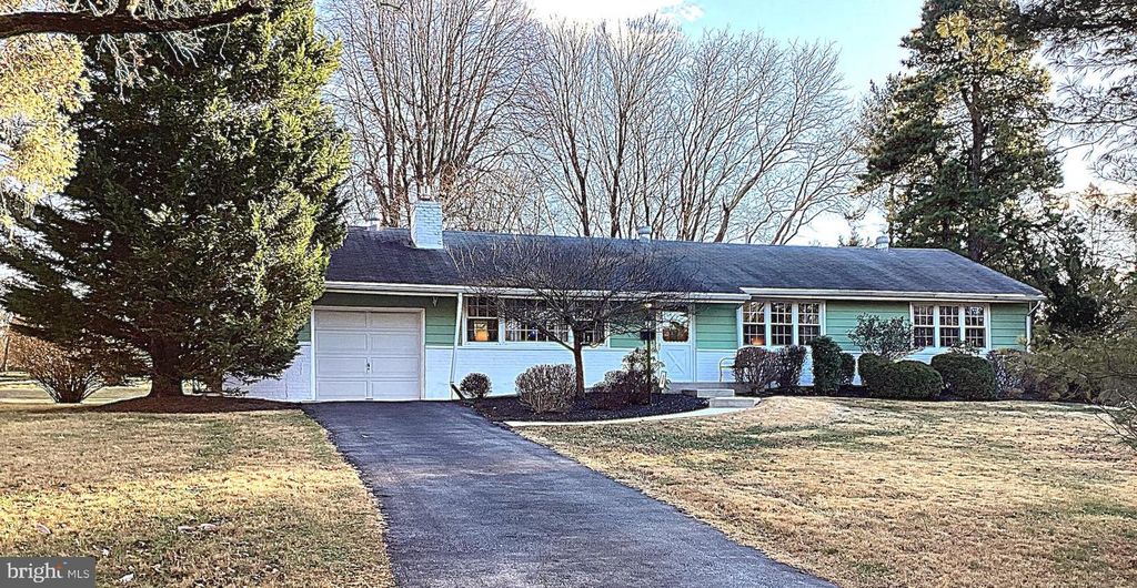 120 HUNT CLUB LN, Newtown Square, PA 19073