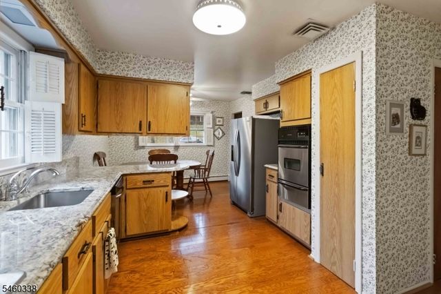 77 Sun Valley Way, Morris Plains Boro, NJ 07950