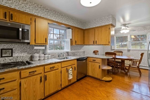 77 Sun Valley Way, Morris Plains Boro, NJ 07950