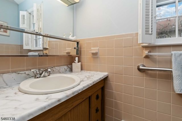 77 Sun Valley Way, Morris Plains Boro, NJ 07950