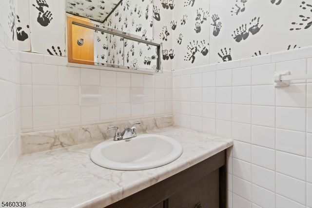 77 Sun Valley Way, Morris Plains Boro, NJ 07950