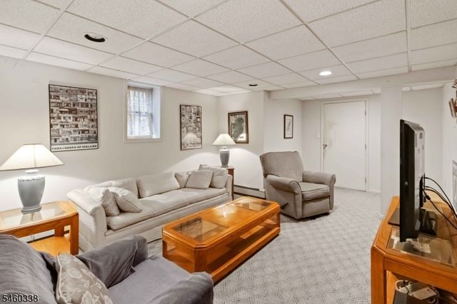77 Sun Valley Way, Morris Plains Boro, NJ 07950