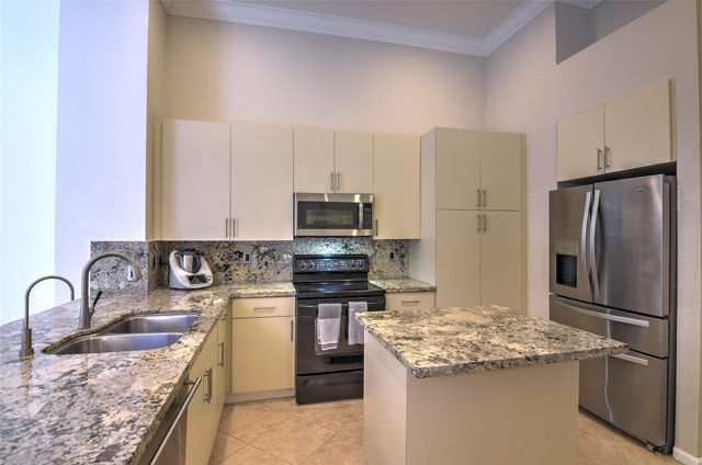 1125 E Waterside Cir, Weston, FL 33327