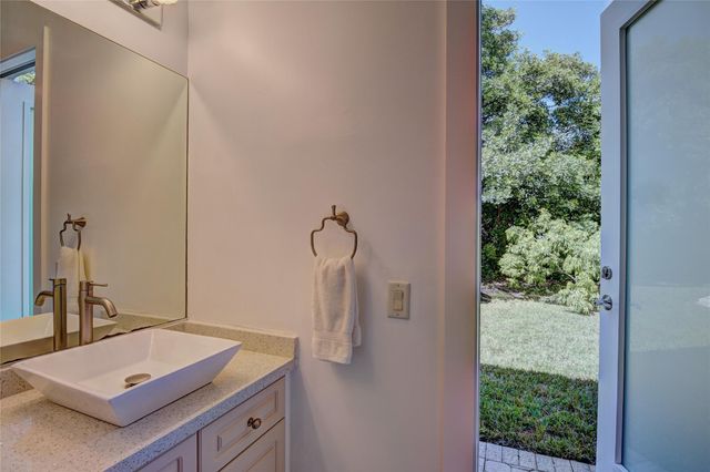 1125 E Waterside Cir, Weston, FL 33327