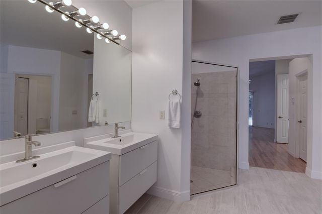 1125 E Waterside Cir, Weston, FL 33327