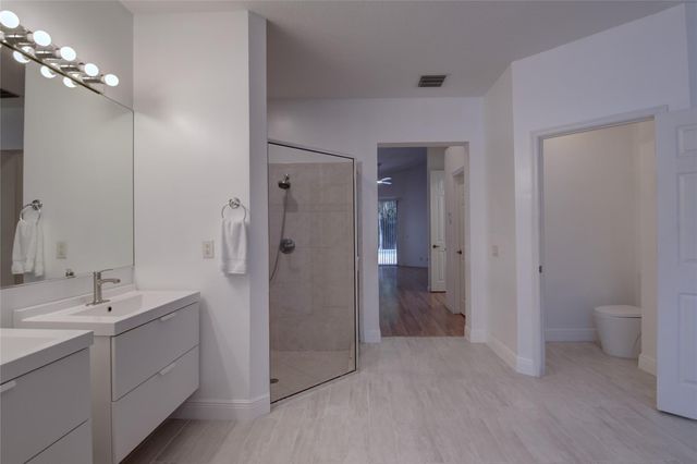 1125 E Waterside Cir, Weston, FL 33327