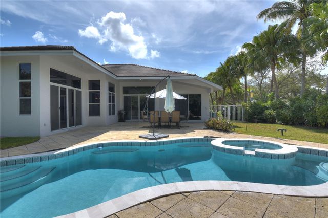 1125 E Waterside Cir, Weston, FL 33327