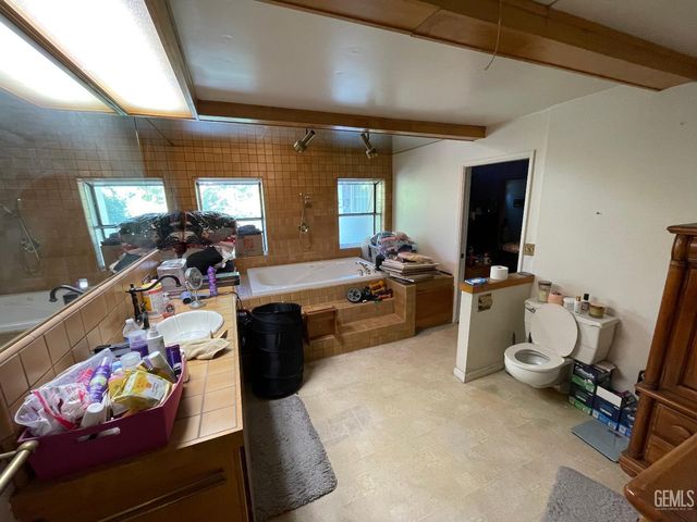 6212 Bel Aire Way, Bakersfield, CA 93309