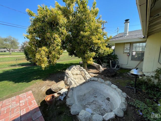 6212 Bel Aire Way, Bakersfield, CA 93309