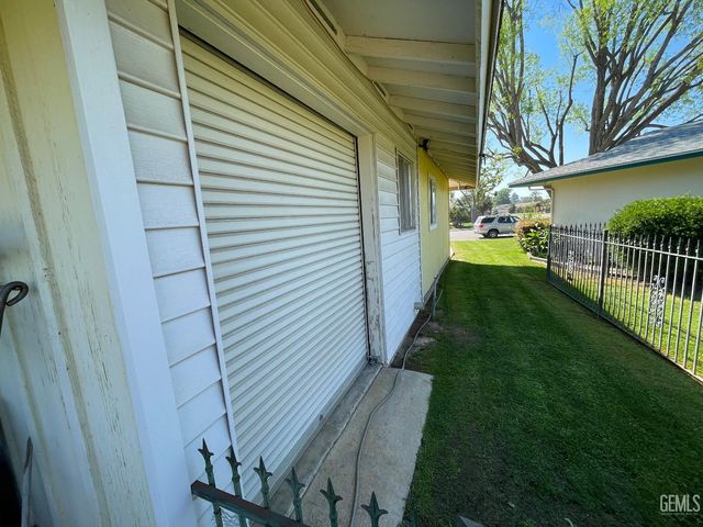 6212 Bel Aire Way, Bakersfield, CA 93309