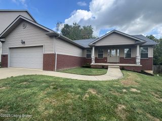 116 Vineland Pkwy Dr, Vine Grove, KY 40175